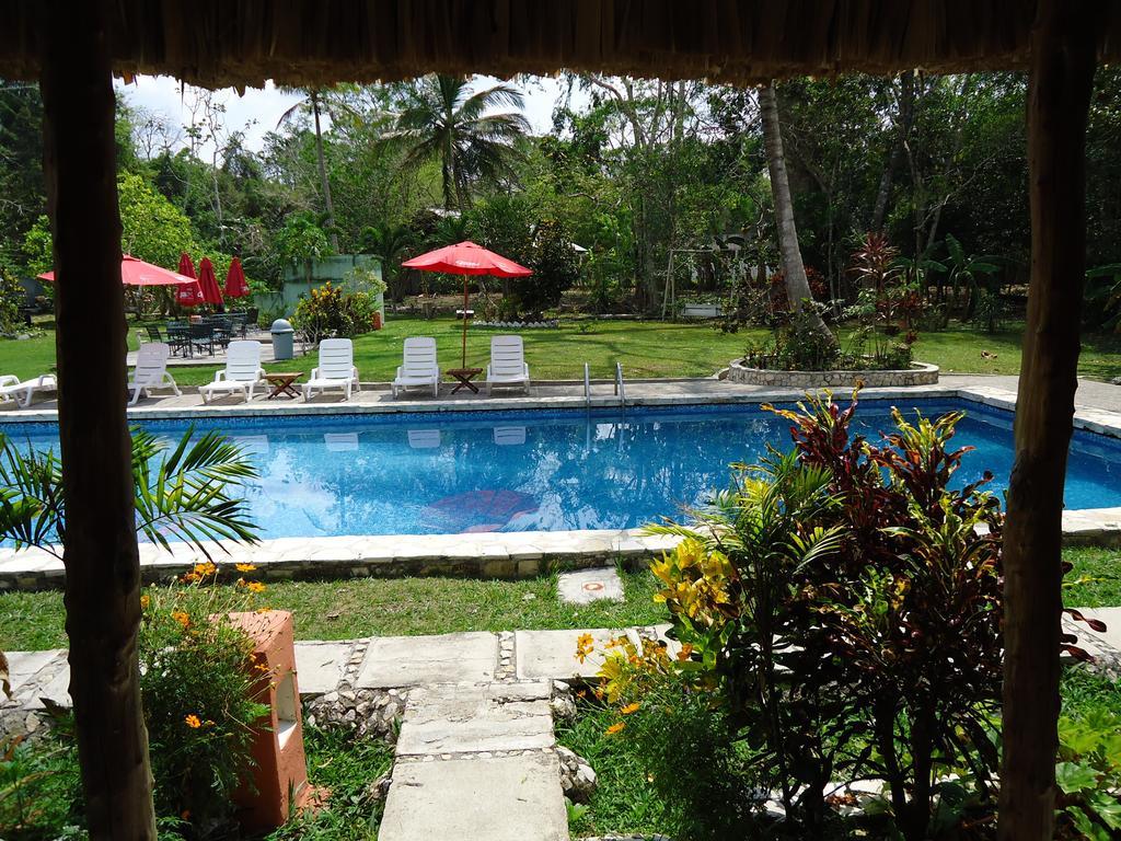 Hotel Jaguar Inn Tikal Esterno foto
