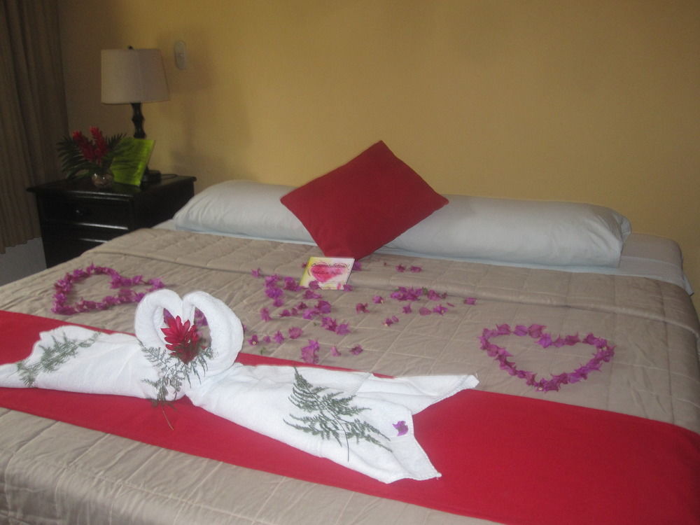 Hotel Jaguar Inn Tikal Esterno foto