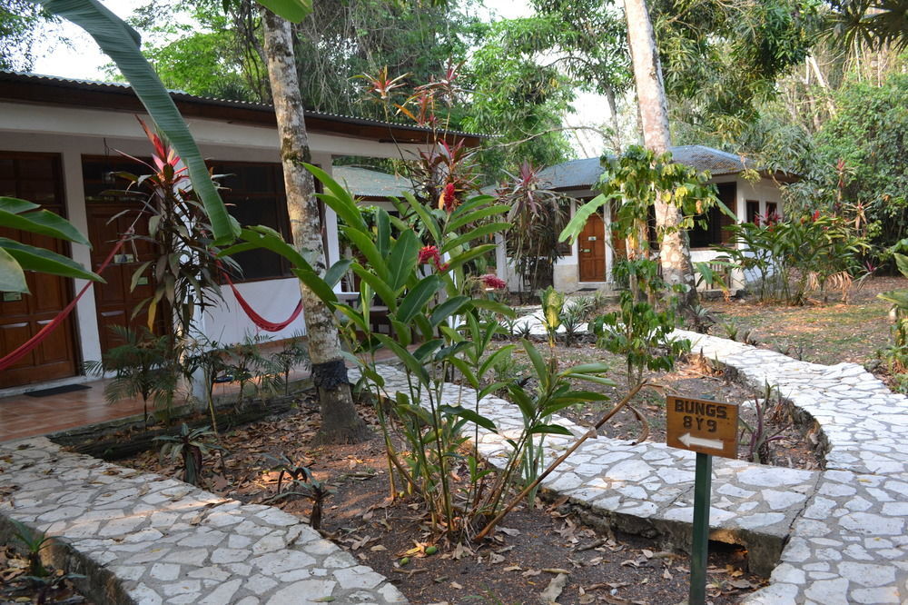 Hotel Jaguar Inn Tikal Esterno foto