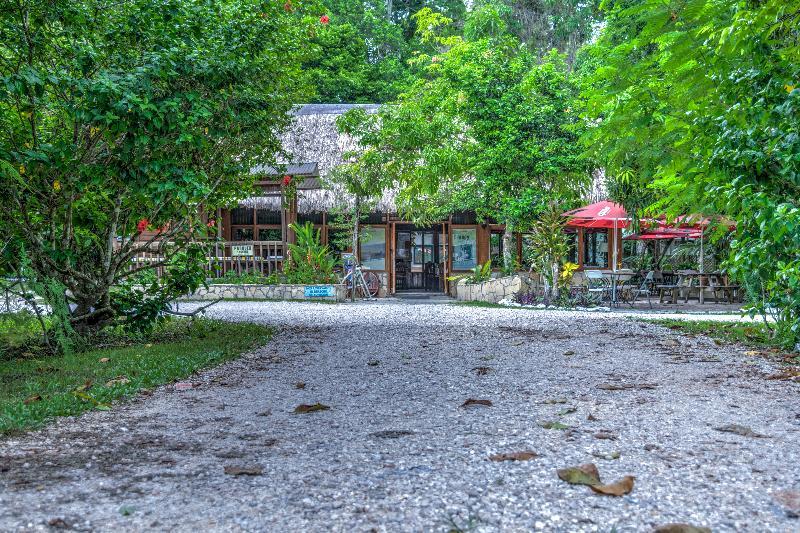 Hotel Jaguar Inn Tikal Esterno foto